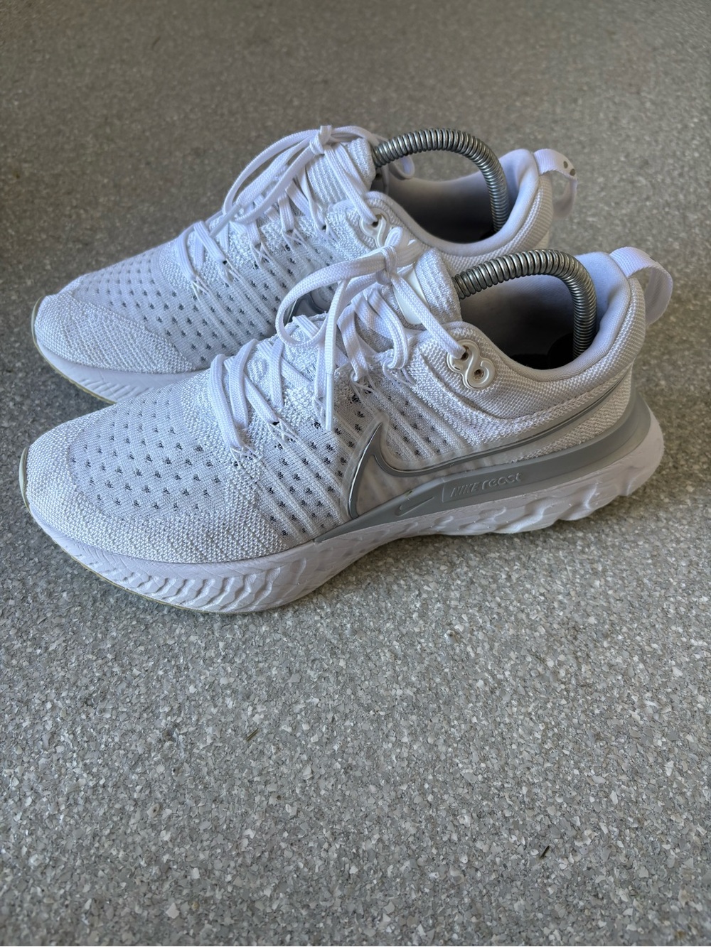 Nike Wmns React Infinity Run Flyknit 2 'White Metallic Silver' running shoes 9